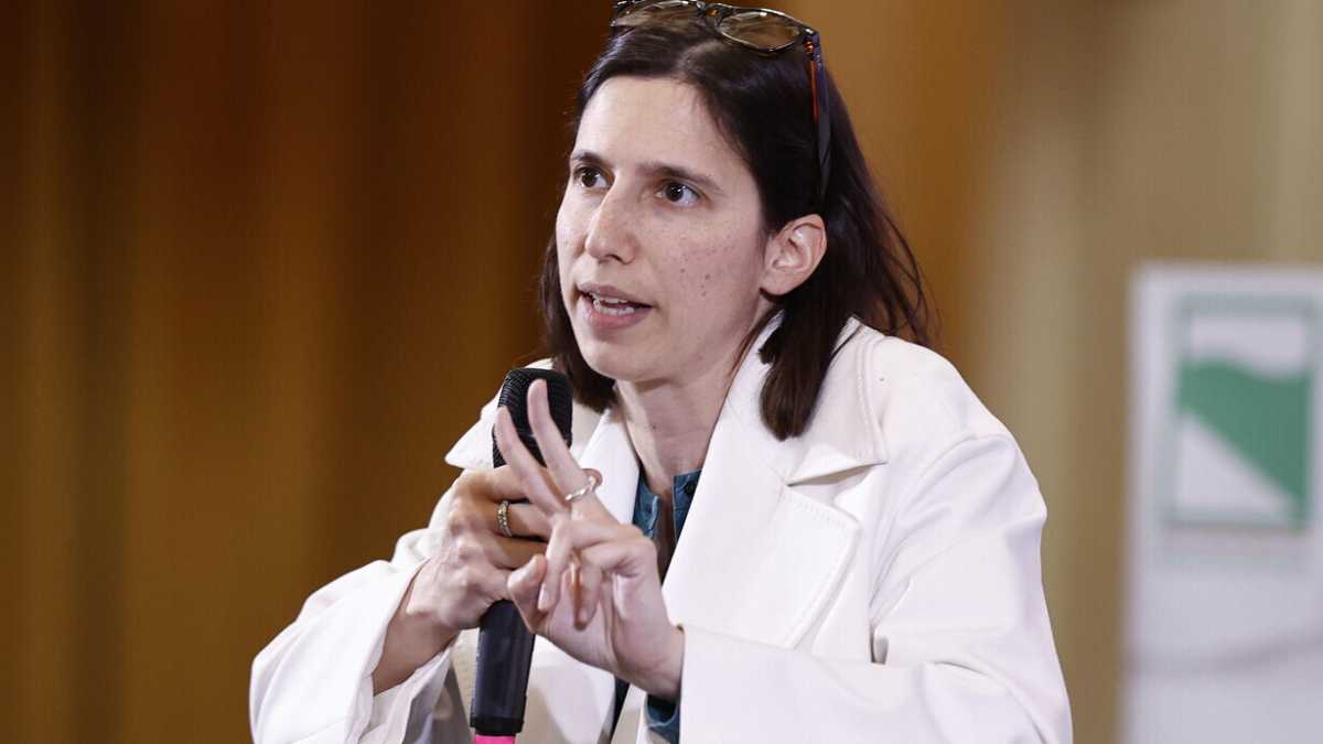 Immagine di America e Ucraina, Schlein visita le ambasciate: "Il Pd rimane con Kyiv"