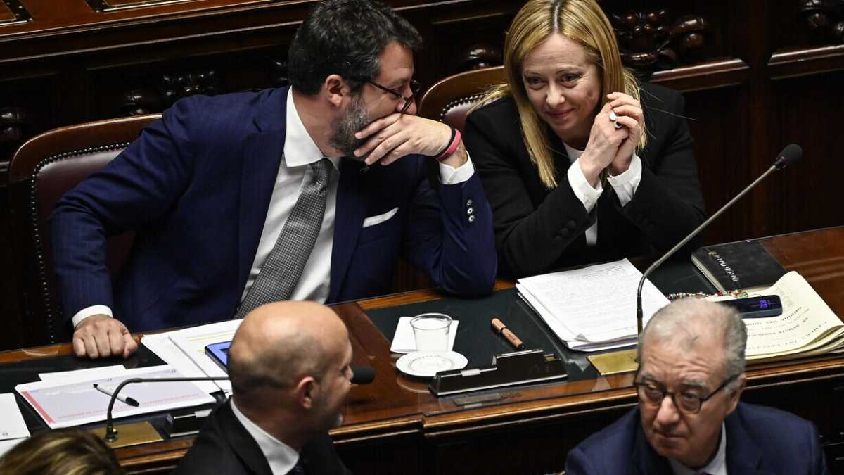 Immagine di Sale ancora la Lega, Azione (da sola) al 4 per cento