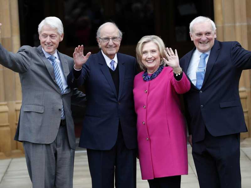 Clinton, Blair e Ahern a Belfast celebrano i 25 anni dagli Accordi del Venerdì Santo