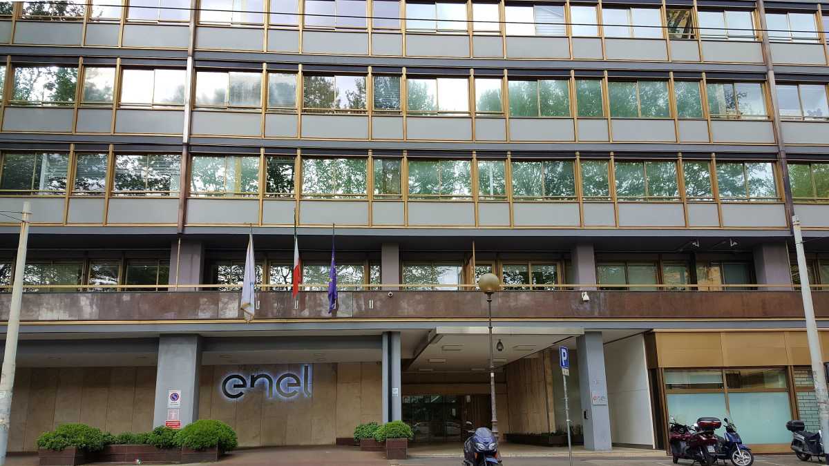 Immagine di Una guida poco verde. La fronda dei fondi esteri nel cda Enel