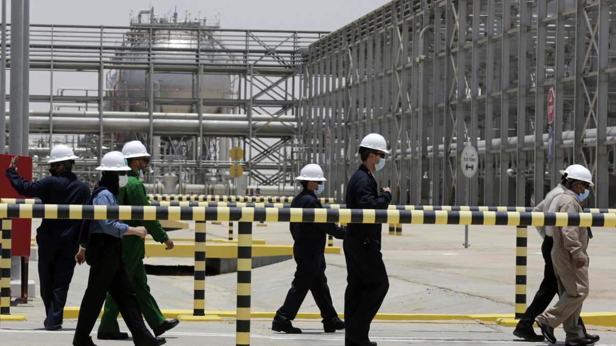Immagine di Il triangolo sì: Cina e India rivendono all’Europa petrolio russo, e va bene così