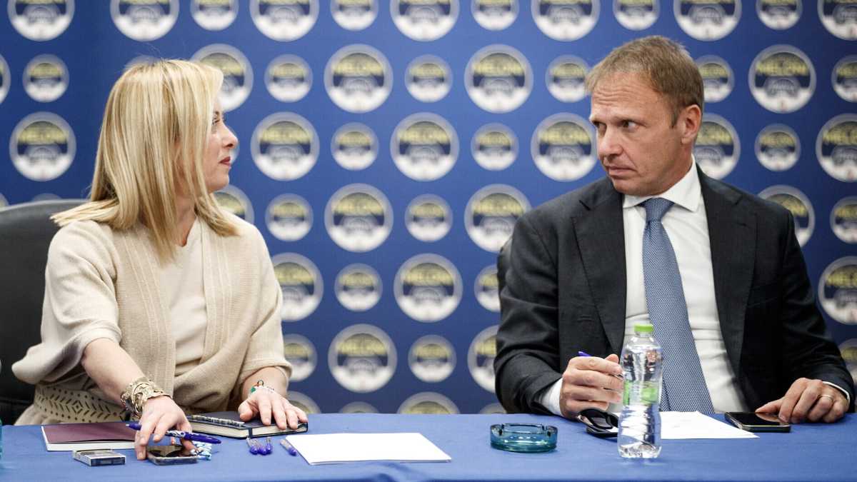 Immagine di Sulla sostituzione etnica, Meloni deve sconfessare se stessa o solo il suo ministro?