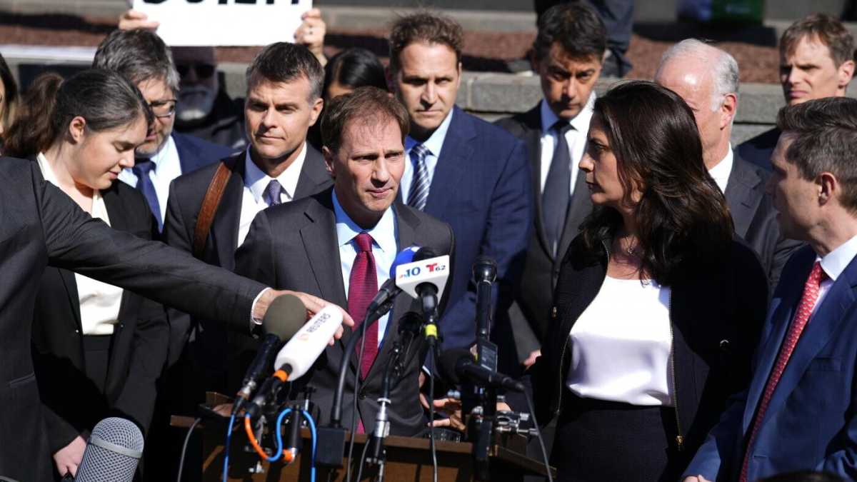 Immagine di Fox News convince il suo pubblico che Biden è un impostore e che Zelensky è un invasato
