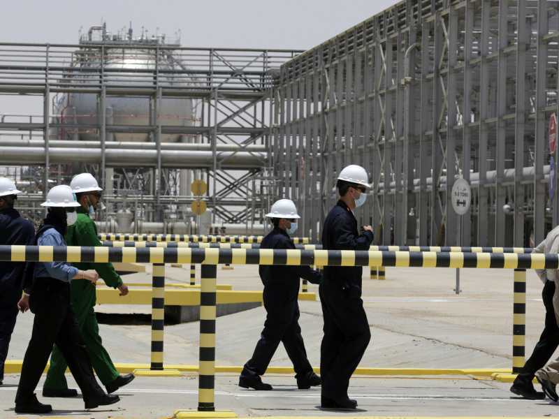 Il triangolo sì: Cina e India rivendono all’Europa petrolio russo, e va bene così