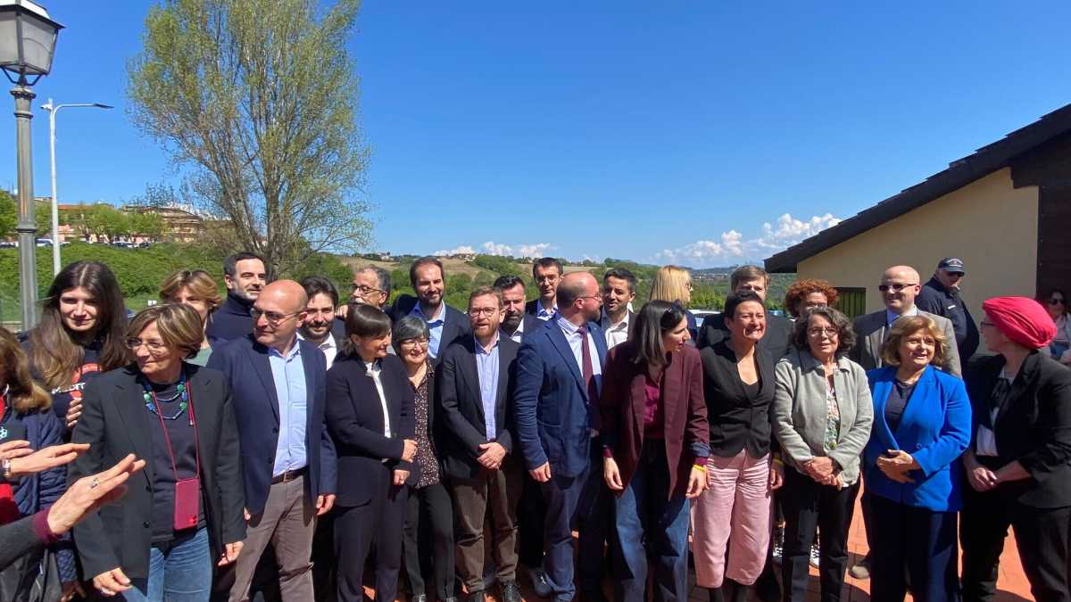 Immagine di Schlein porta la segreteria del Pd a Riano, tra Matteotti e balere