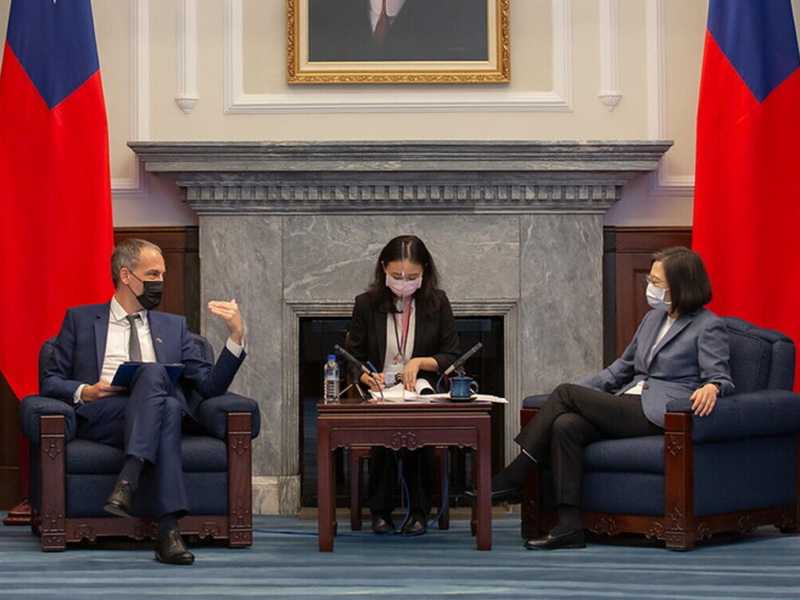 Raphaël Glucksmann ci racconta “il grande scontro” di Putin e i vent’anni di distrazione europea