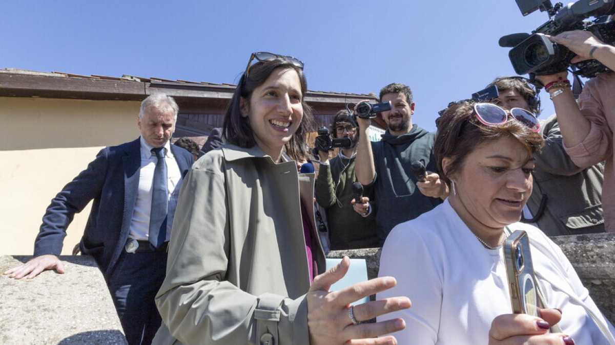 Immagine di Il Pd riparte da Matteotti. Cronaca di una mezza giornata con Schlein in trasferta