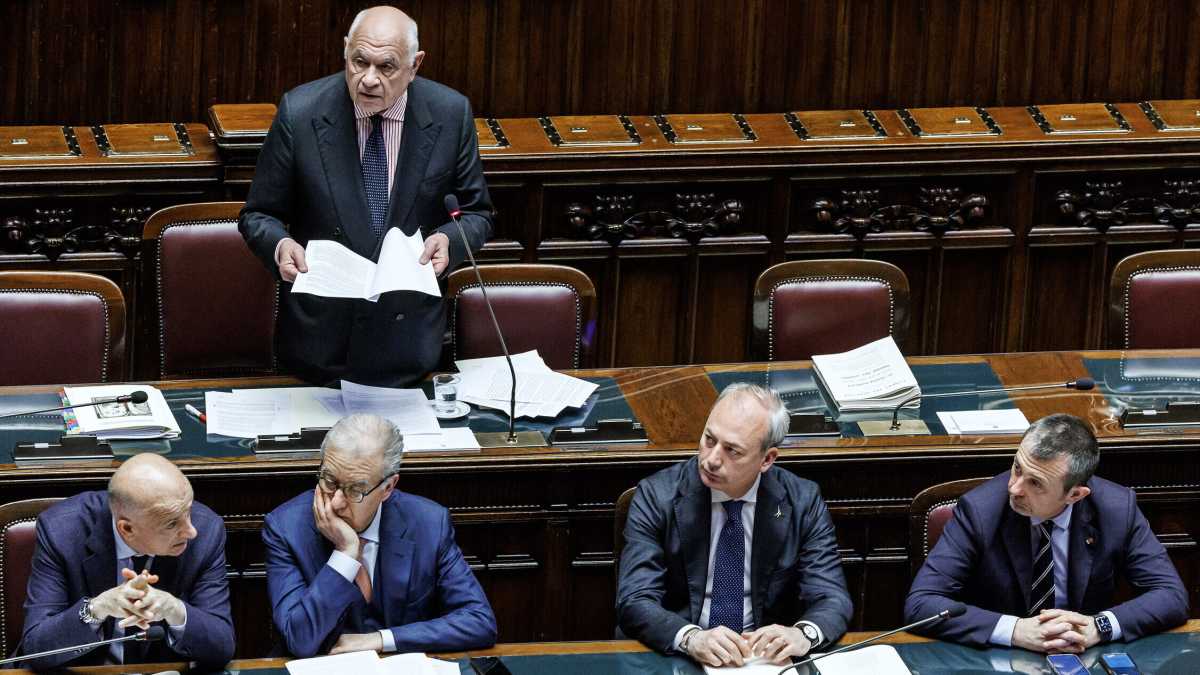 Immagine di Uss chi? Distratti, ma per legge. Non svegliate i servizi segreti