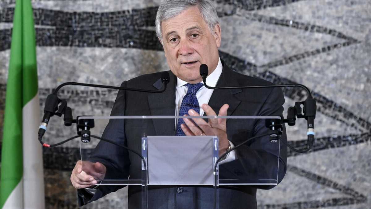 Immagine di Tajani sul 25 aprile: "Berlusconi ha chiuso la questione ad Onna. Meloni è stata chiara"
