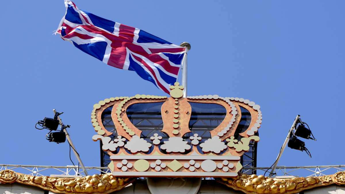 Immagine di Giovani antimonarchici? Il sondaggio che non può spaventare re Carlo