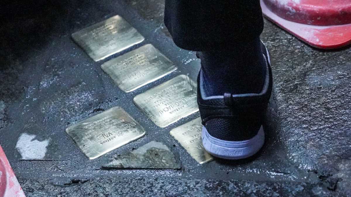 Immagine di Chi ci piacerebbe veder inciampare nelle pietre d'inciampo