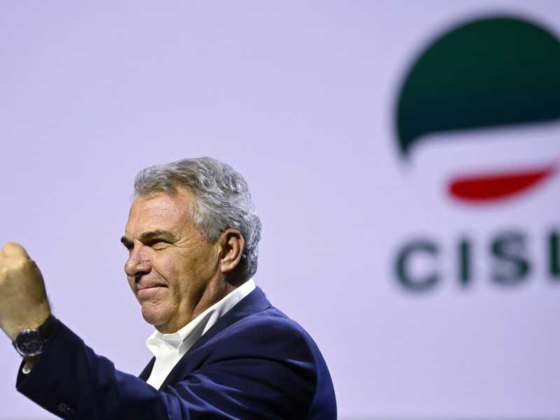 Il segretario nazionale Cisl Luigi Sbarra (Ansa)