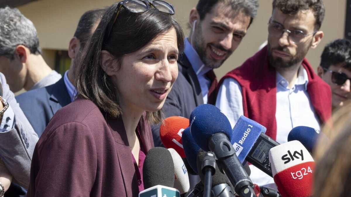 Immagine di Elly Schlein senza Difesa