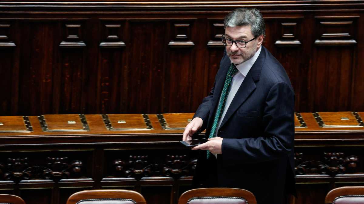 Immagine di Giorgetti vola all'Ecofin, stretto tra Patto di stabilità e Mes