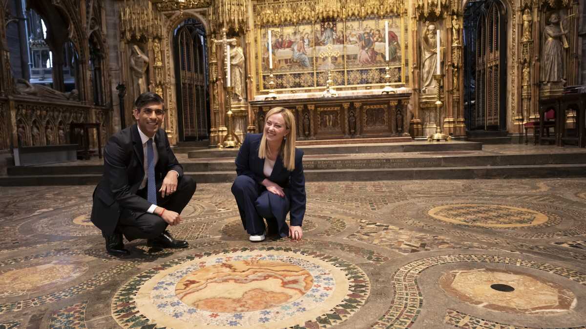 Immagine di Meloni a Londra contro i tafazzisti: "I mercati sono con noi". Sul Mes tratta