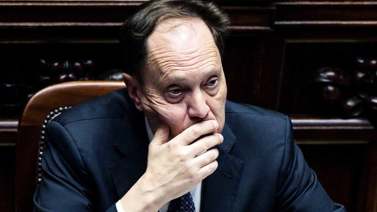 Immagine di Il giorno più lungo di Luca Ciriani, ministro e “patriota composto”
