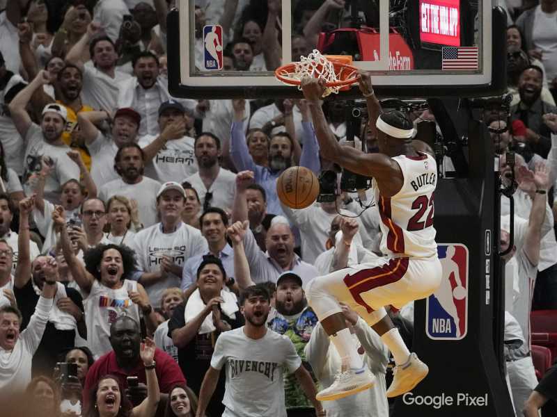 Jimmy Butler contro Milwaukee (Lapresse)