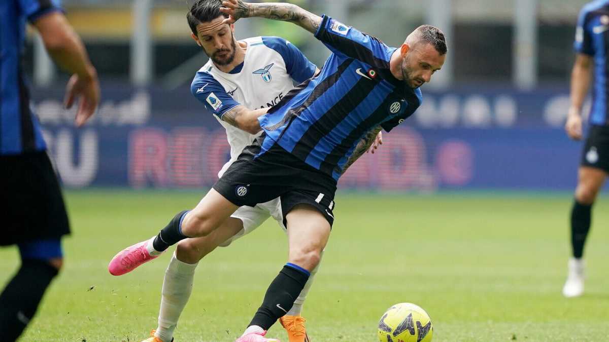 Immagine di Dalla lana alle criptovalute, la storia ondivaga degli sponsor sulle maglie nel calcio