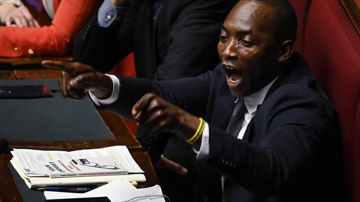 Immagine di Le “politiche razzializzanti” di Soumahoro, sociologia ideologica e improbabilie