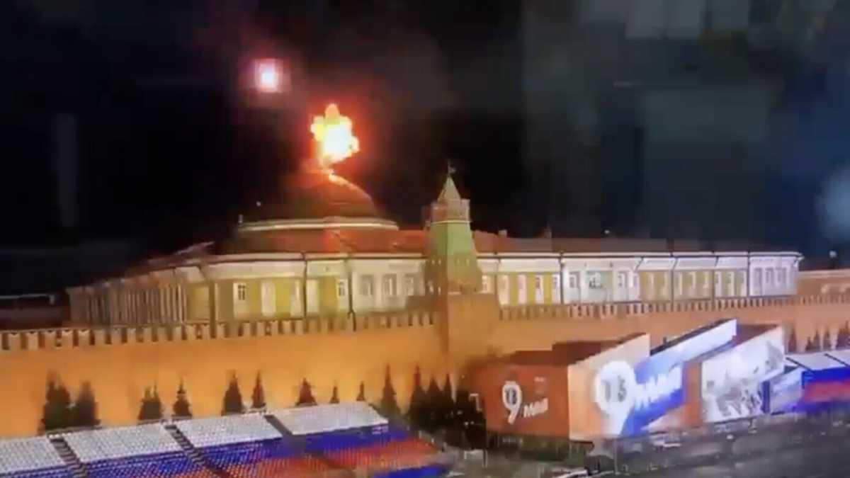 Immagine di L'accusa di Mosca: "Droni ucraini sul Cremlino". Zelensky: "Non abbiamo attaccato Putin"