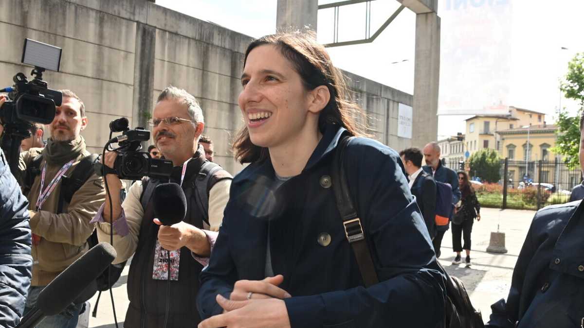 Immagine di Vestiti a parte, Schlein ha parlato a Vogue di tutto. Soprattutto di come si vince