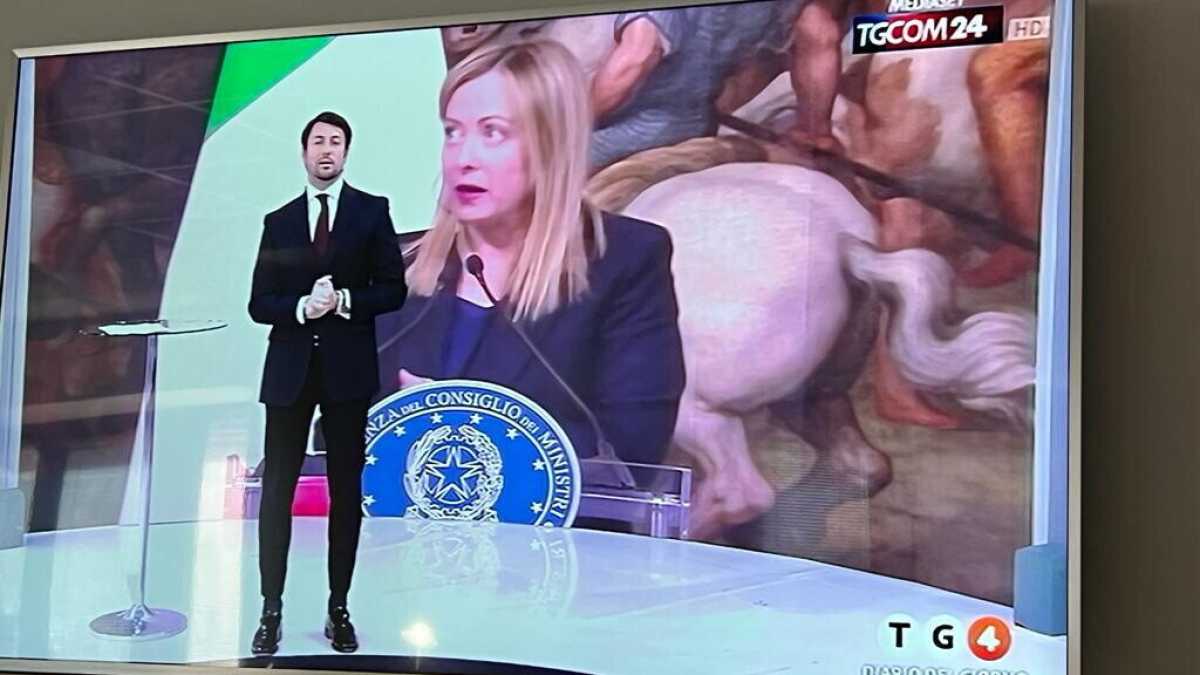 Immagine di Giambruno, mister Meloni: "Il suo video spacca. Stare con lei? Ha dei vantaggi"