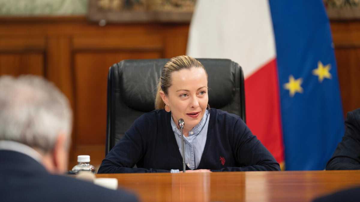 Immagine di Meloni martedì incontra le opposizioni: sarà il primo faccia a faccia con Schlein