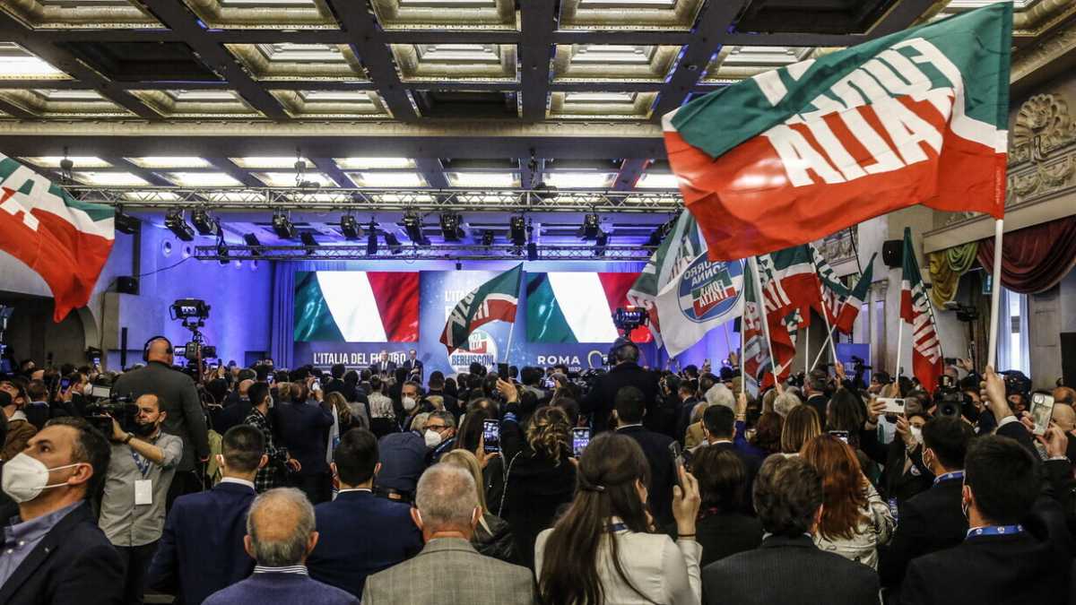 Immagine di Oggi la convention di Forza Italia. Il potere di Sorte, Ferrante, Benigni. Dubbi sulla voce del Cav.