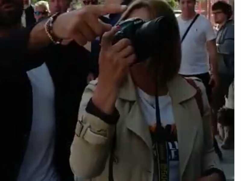 Giuseppe Conte aggredito da un No vax a Massa Carrara: ecco il video