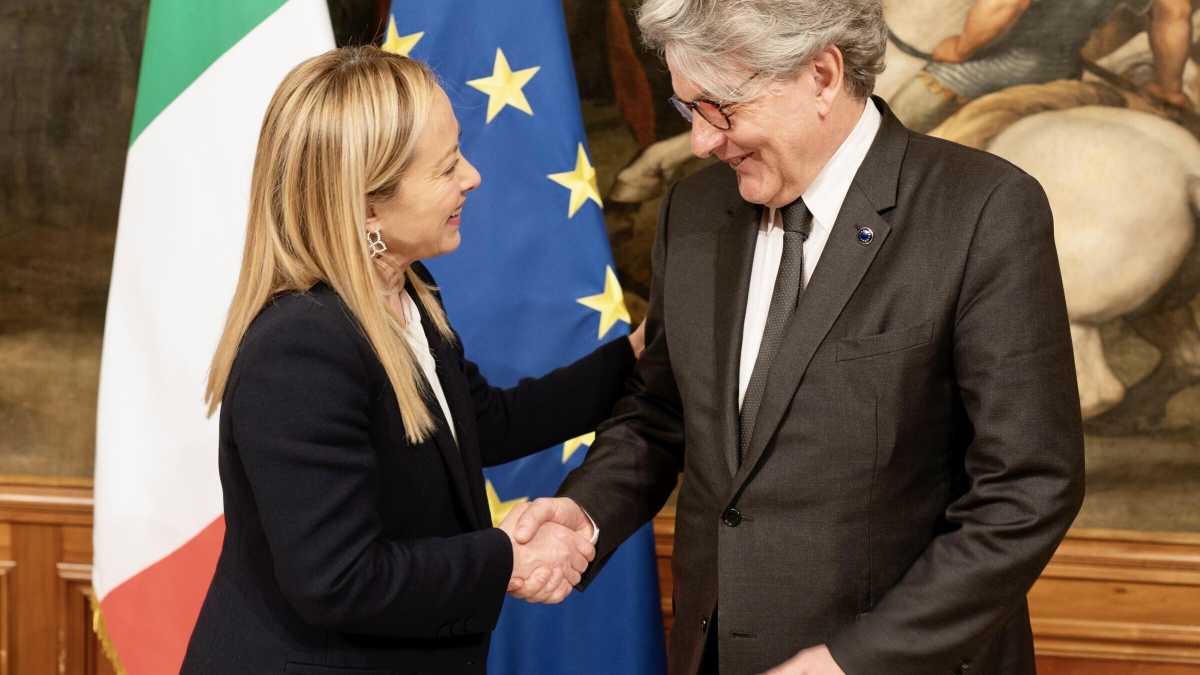 Immagine di Aprire le fabbriche anche di notte. Così governo e Ue vogliono supportare Kyiv