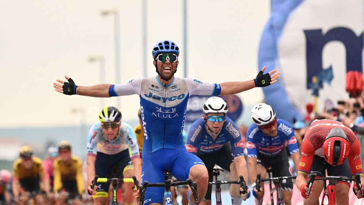 Immagine di Giro d'Italia. Matthews vince una tappa a regime torrentizio