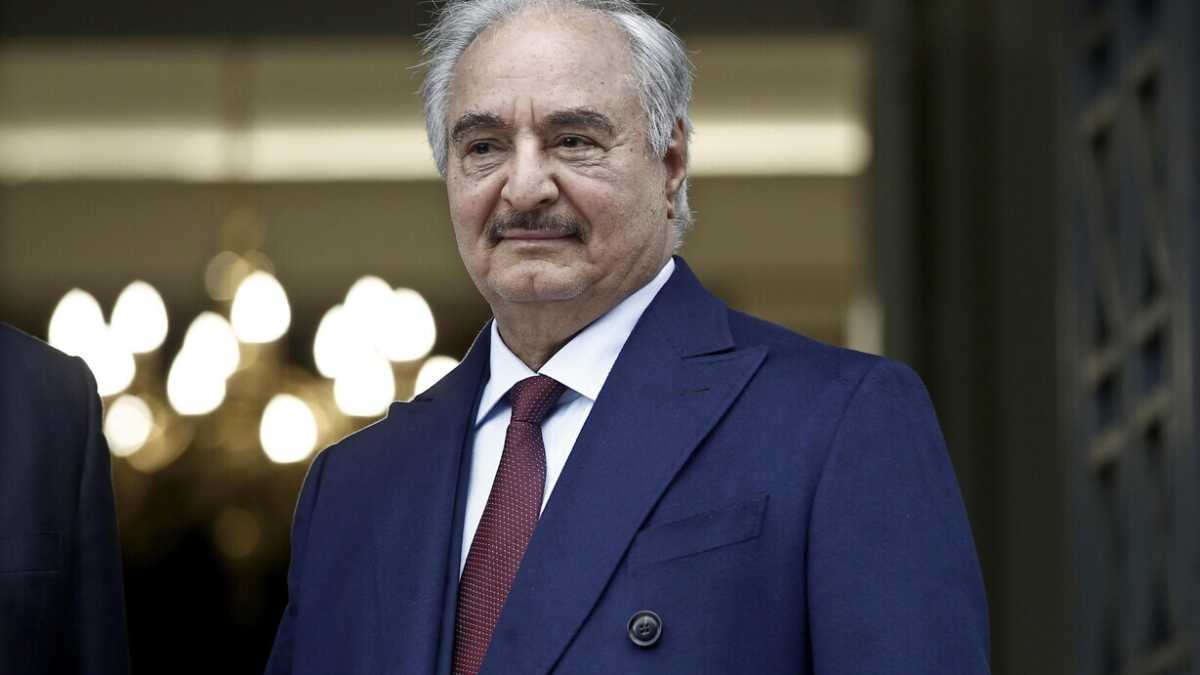 Immagine di L'Italia è pronta a siglare un accordo sui migranti anche con il criminale di guerra Haftar