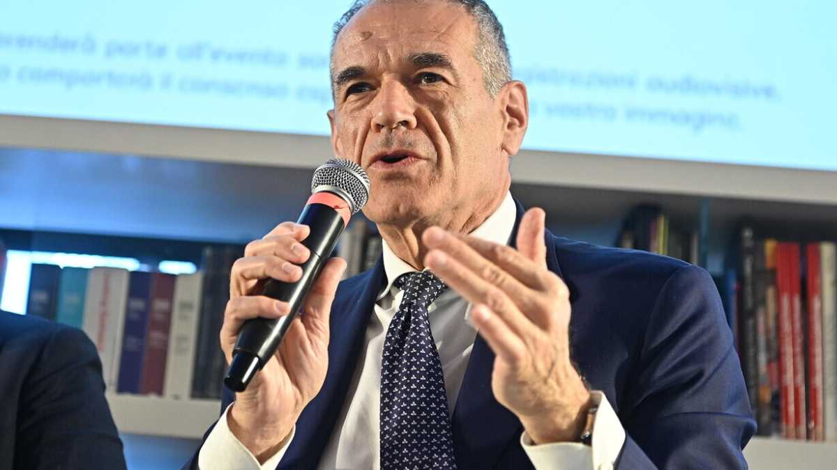 Immagine di Cottarelli: "Pd di Schlein troppo a sinistra. Mi dimetto da senatore". Verso la candidatura a Bruxelles