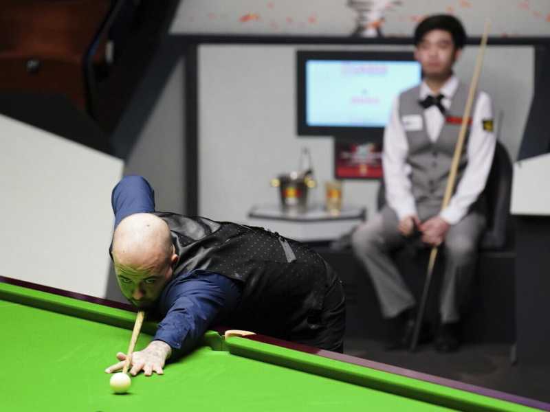 Luca Brecel in azione (foto di Zac Goodwin per Ap, via LaPresse)<br />