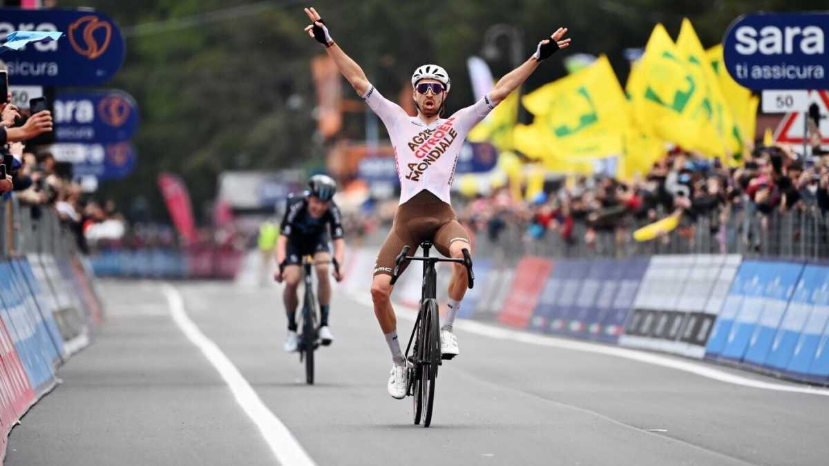 Immagine di Giro d'Italia. Andreas Leknessund in rosa è il trionfo del ciclismo demodé