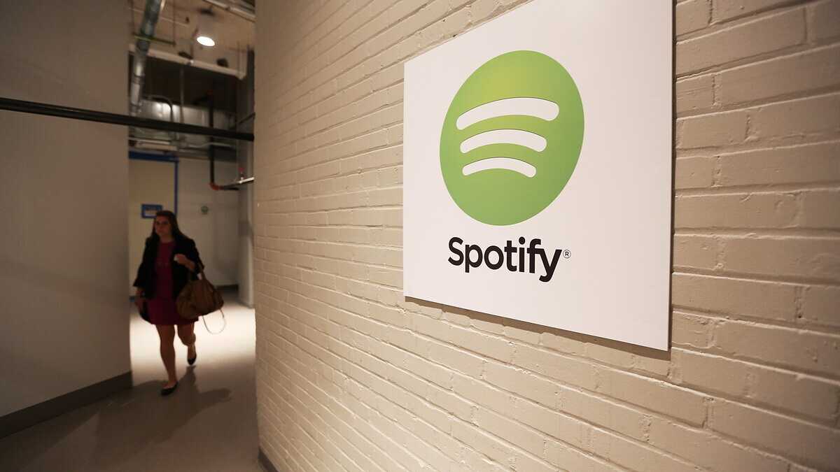 Immagine di Spotify blocca migliaia di brani realizzati con l'intelligenza artificiale