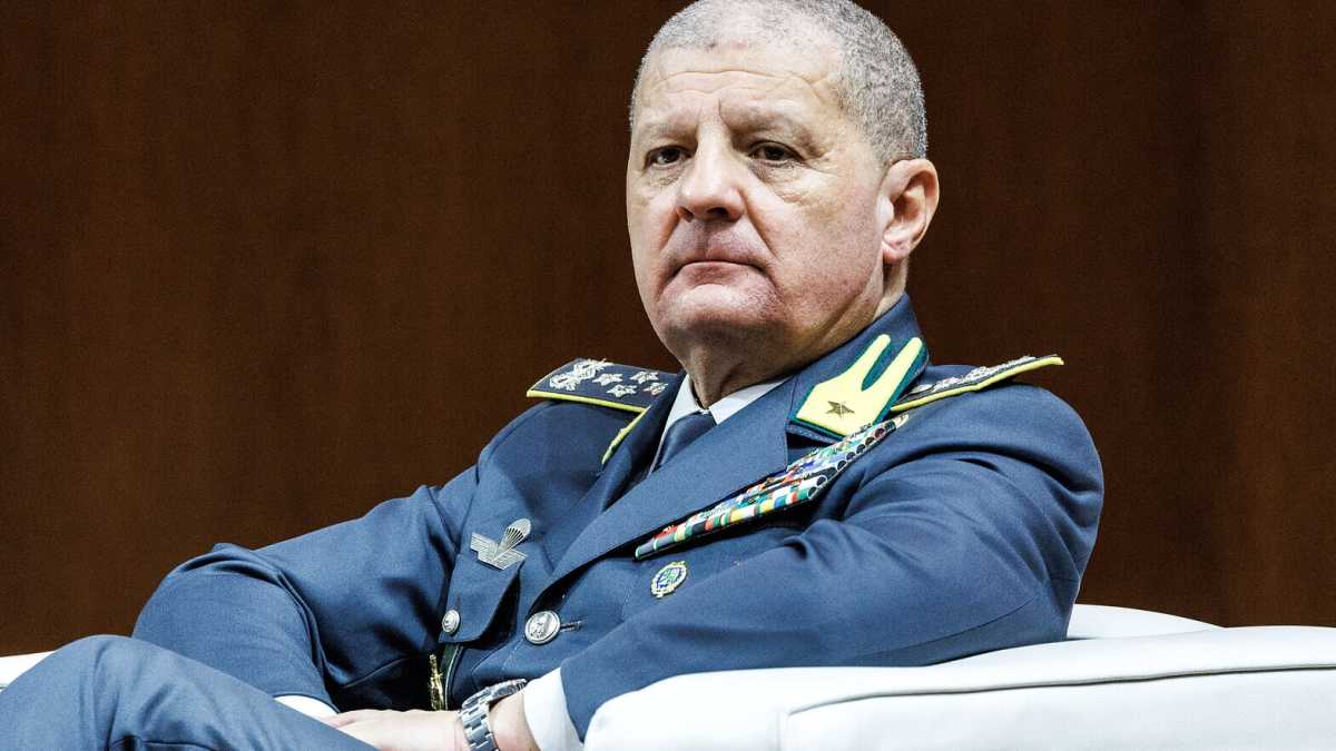 Immagine di Chat Gdf. Meloni e Giorgetti vogliono "provare" De Gennaro alla guida delle Fiamme Gialle