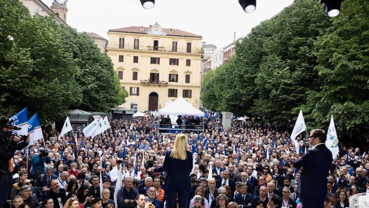 Immagine di Fratelli d'Italia ritorna a crescere nei sondaggi. Il Pd invece cala