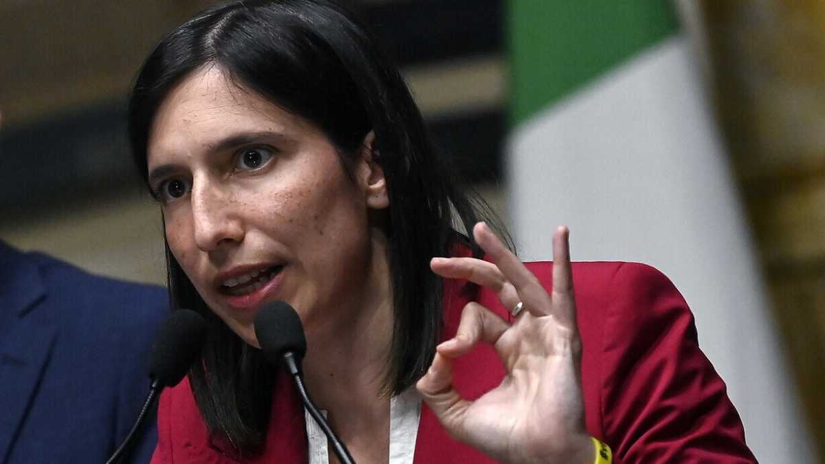 Immagine di Schlein irride la "monarchia illuminata". Ma forse dovrebbe cambiare idea