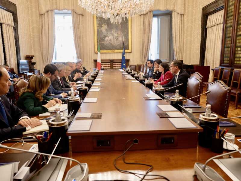 Riforme: c'è la crostata, ma manca il patto. Meloni ce l'ha con la Lega: io vado avanti