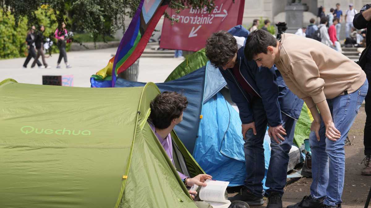Immagine di Va bene a Milano e Roma. Ma cari studenti, se finite in tenda a Pavia ve lo meritate!