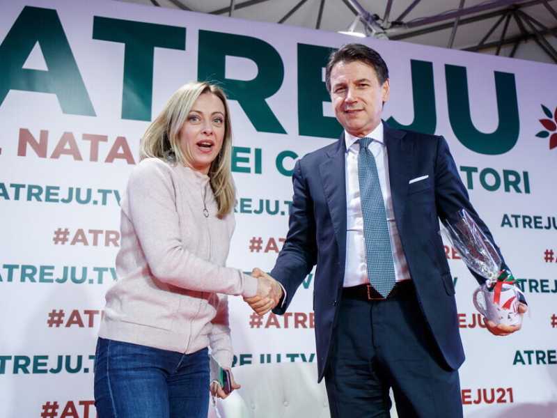 Giuseppe Conte e Giorgia Meloni assieme nel 2021 (Lapresse)