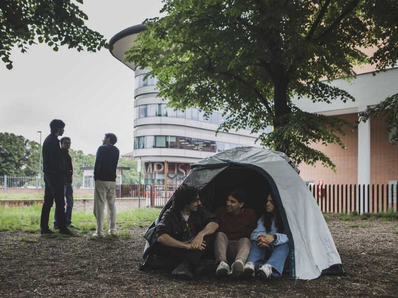 La protesta degli studenti a Torino (Lapresse)