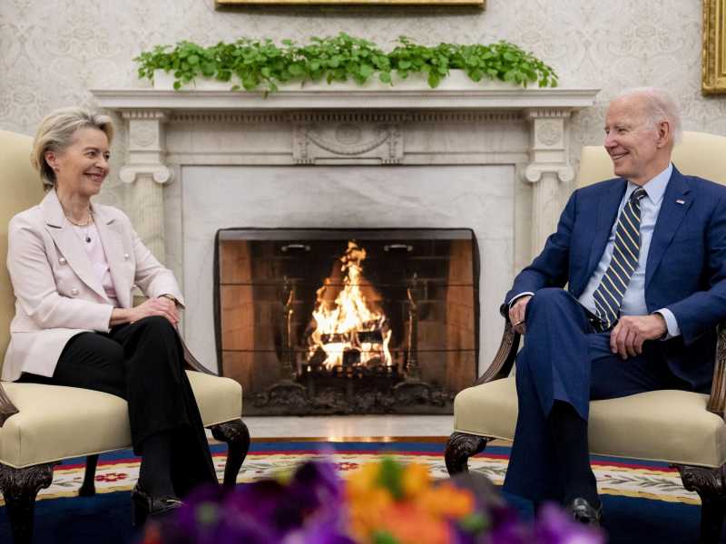 Ursula von der Leyen con Joe Biden (Lapresse)