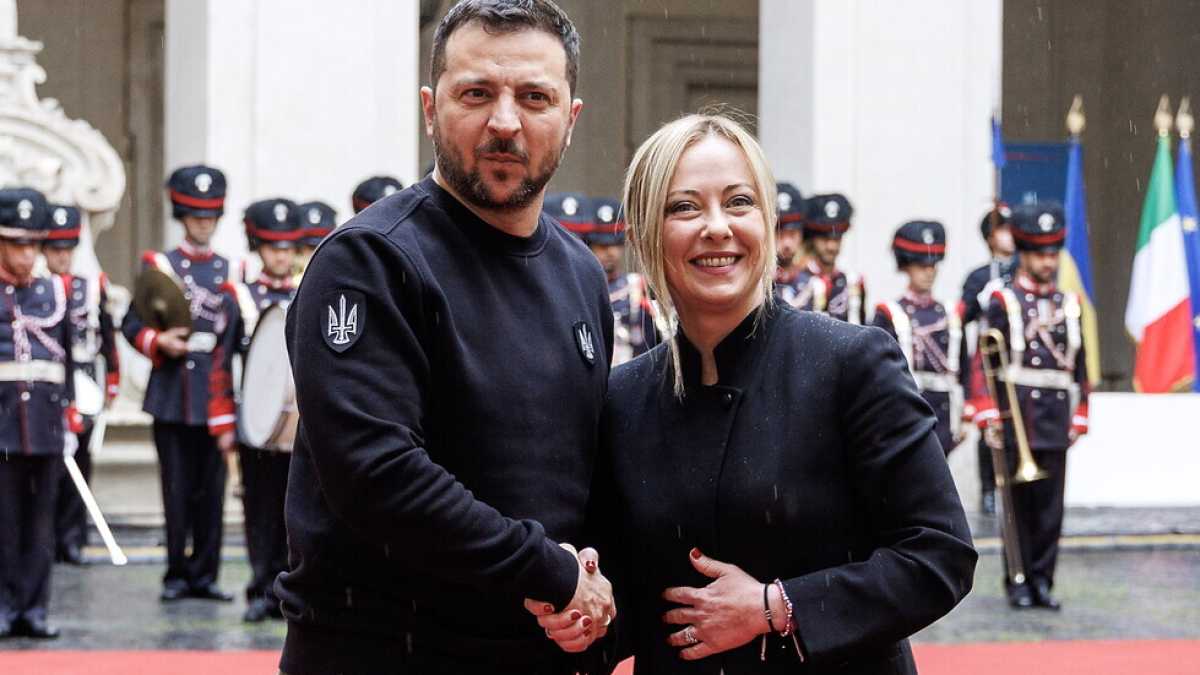 Immagine di "Servono gesti di umanità", dice il Papa a Zelensky. Mattarella e Meloni ribadiscono il sostegno italiano a Kyiv