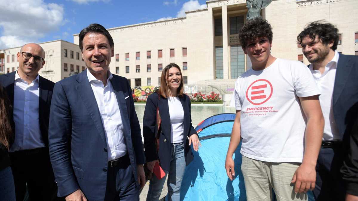 Immagine di Tende e Superbonus. L'ipocrisia di Conte e Schlein sul caro affitti