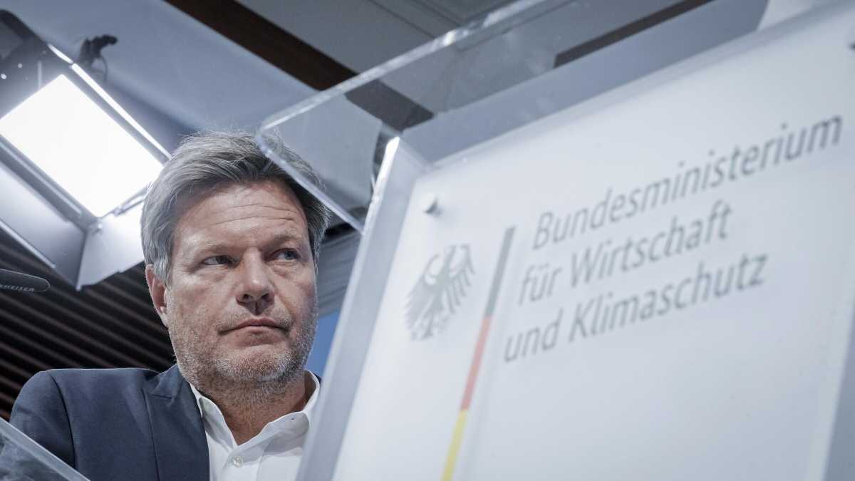 Immagine di Scandalo verde a Berlino. Il leader Robert Habeck sulla graticola per clientelismo