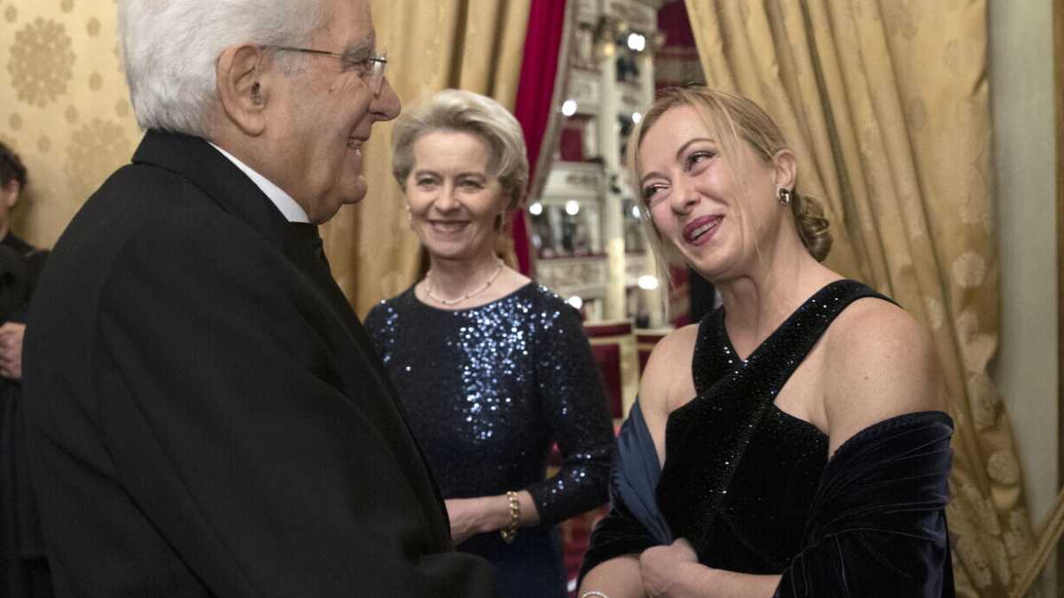 Immagine di Dalla clava alle carezze. Il Colle e la splendida incoerenza meloniana