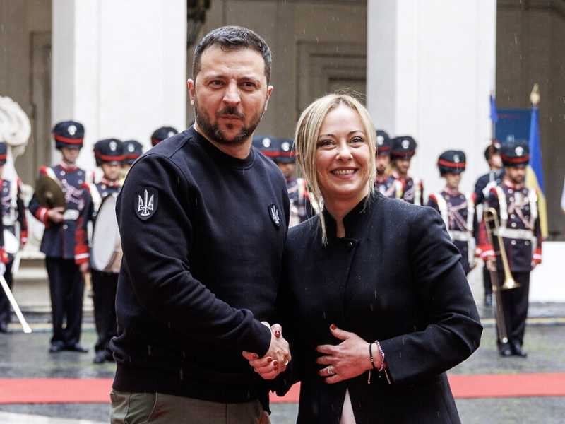 "Servono gesti di umanità", dice il Papa a Zelensky. Mattarella e Meloni ribadiscono il sostegno italiano a Kyiv