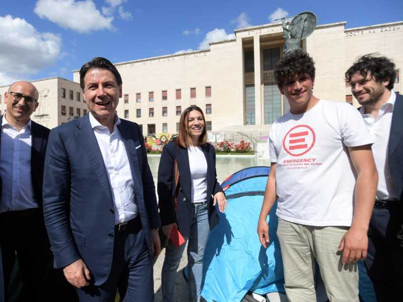 Tende e Superbonus. L'ipocrisia di Conte e Schlein sul caro affitti